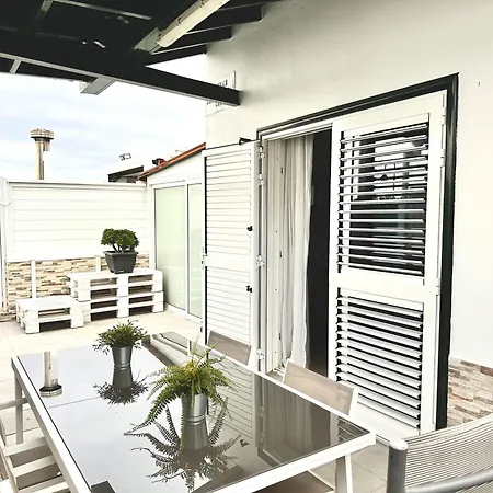 Nyaraló Pambnb - House Next To The Beach, Terrace, Fiber Wi-fi, Bbq Abades