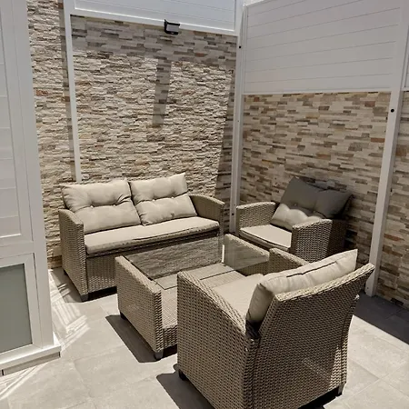 Semesterbostad Pambnb - House Next To The Beach, Terrace, Fiber Wi-fi, Bbq