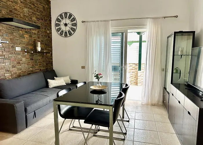 Дом отдыха Pambnb - House Next To The Beach, Terrace, Fiber Wi-fi, Bbq Абадес